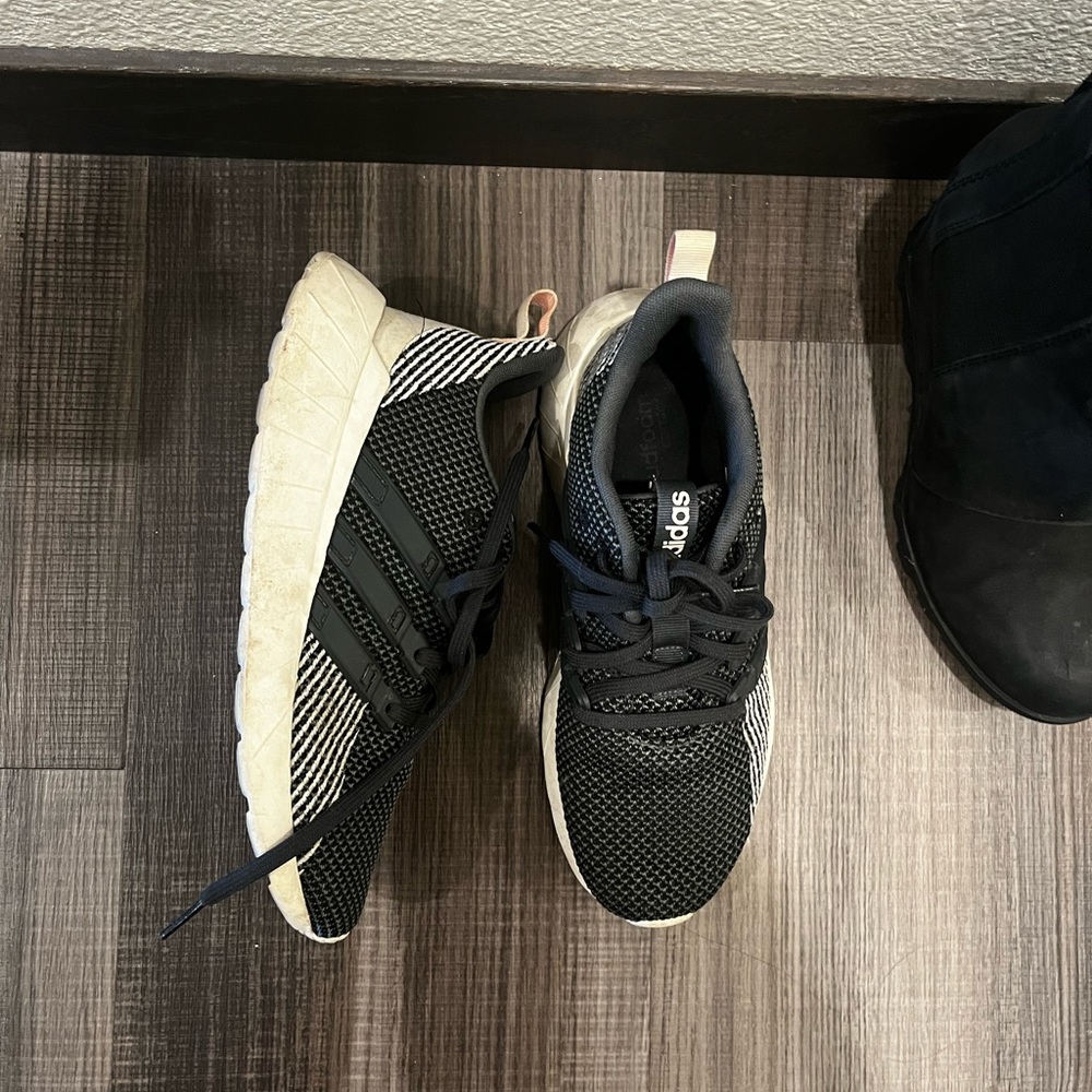 Adidas sneakers size 6.5